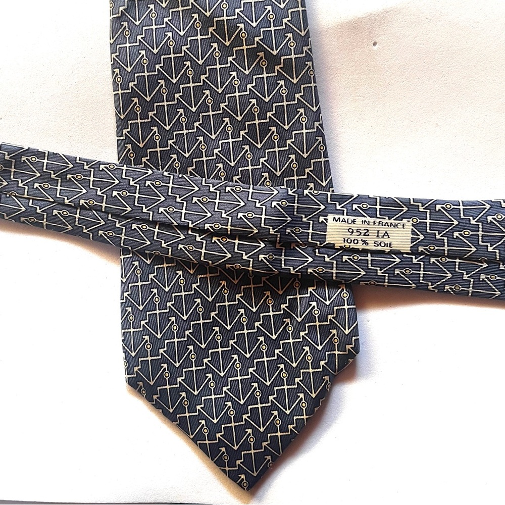 Hermes Navy Blue & Cream Geometric Silk Tie - Picture 2 of 5